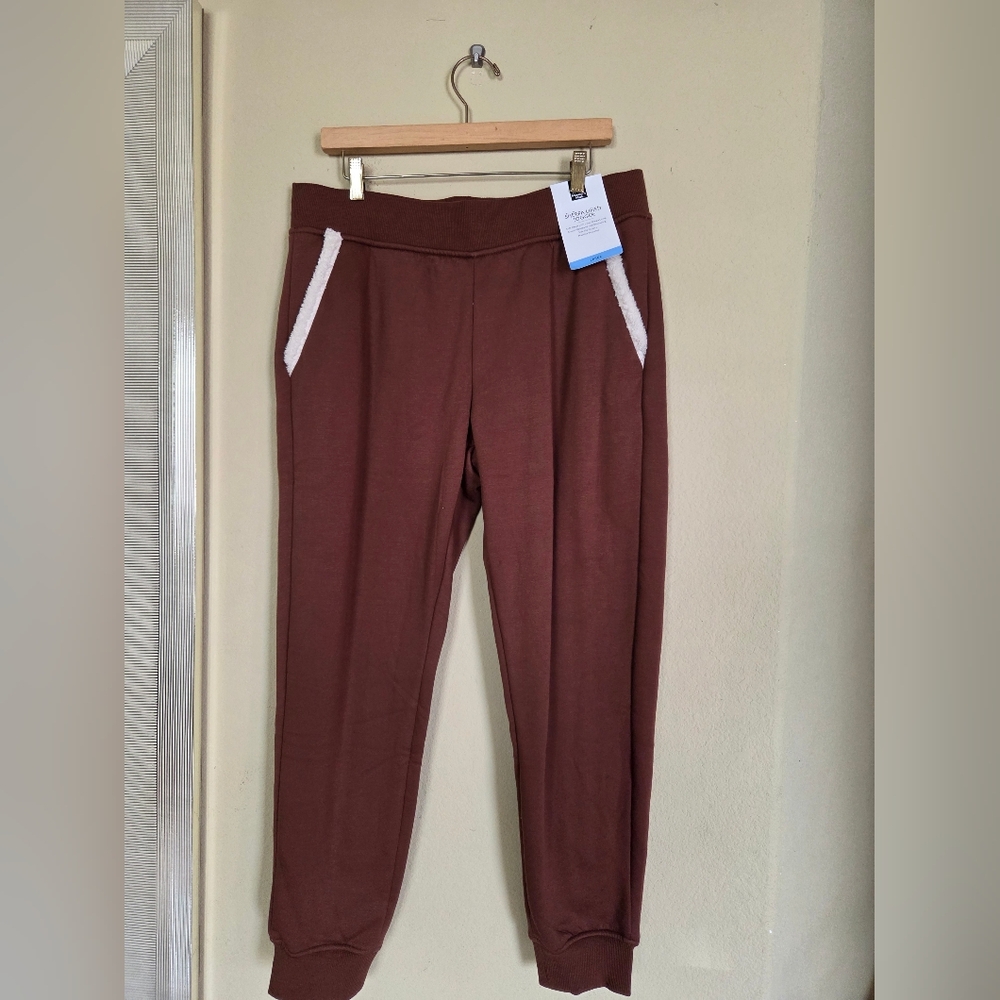 Cozy Brown Joggers with White Sherpa